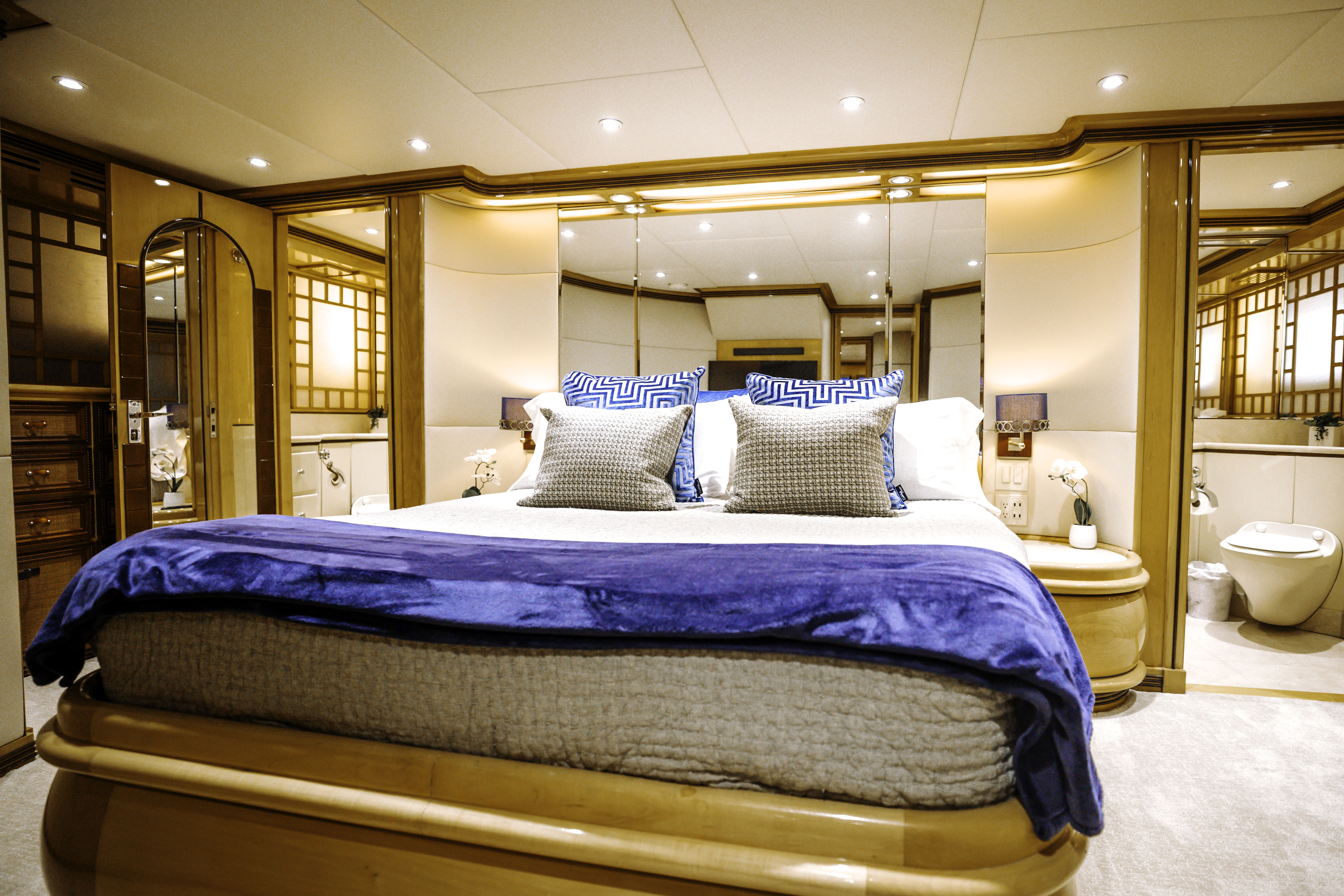 401 Master suite.jpg