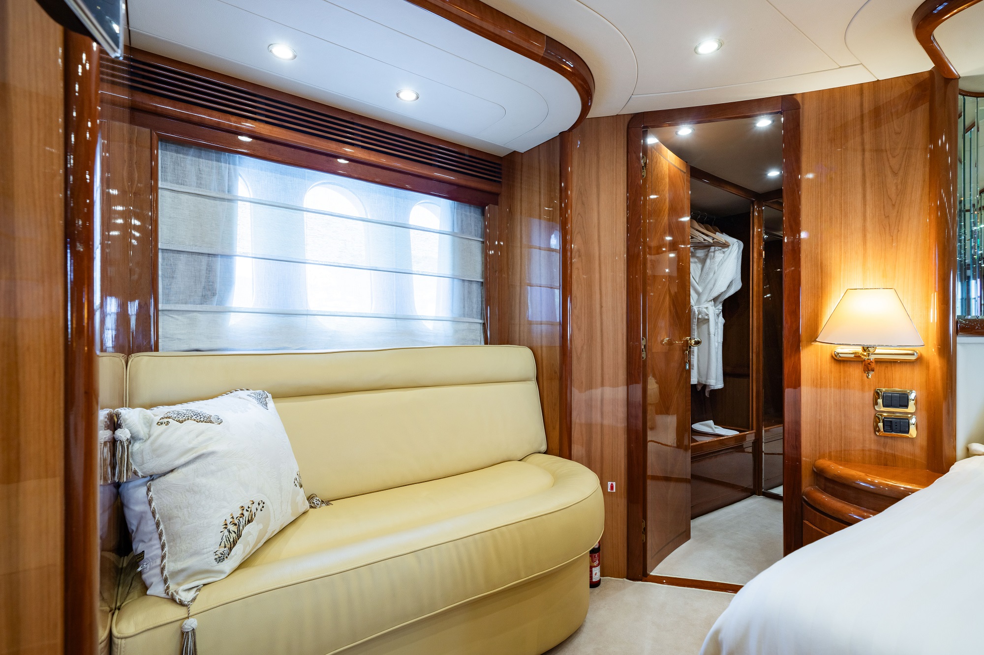 402 Master suite seating.jpg