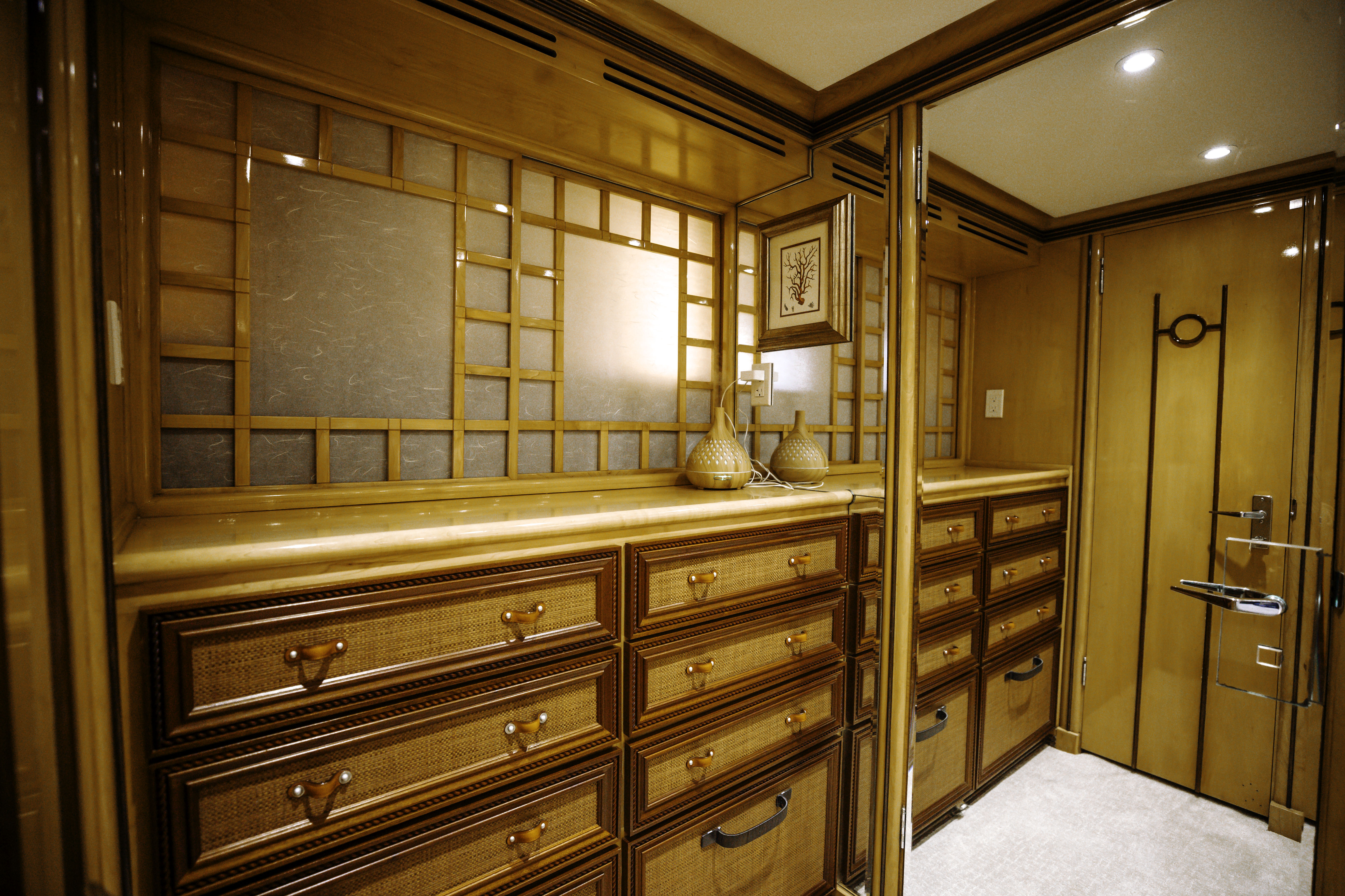 402 Master suite.jpg