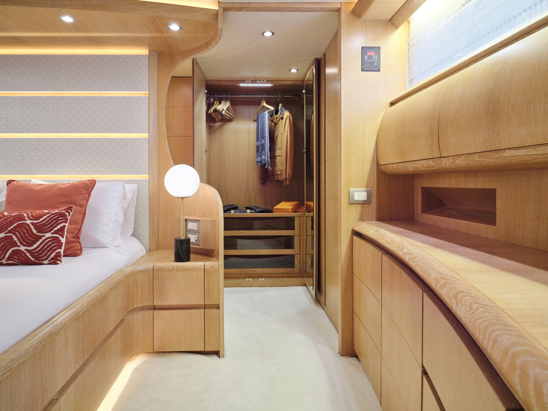 402 Masters suite dessing area.jpg