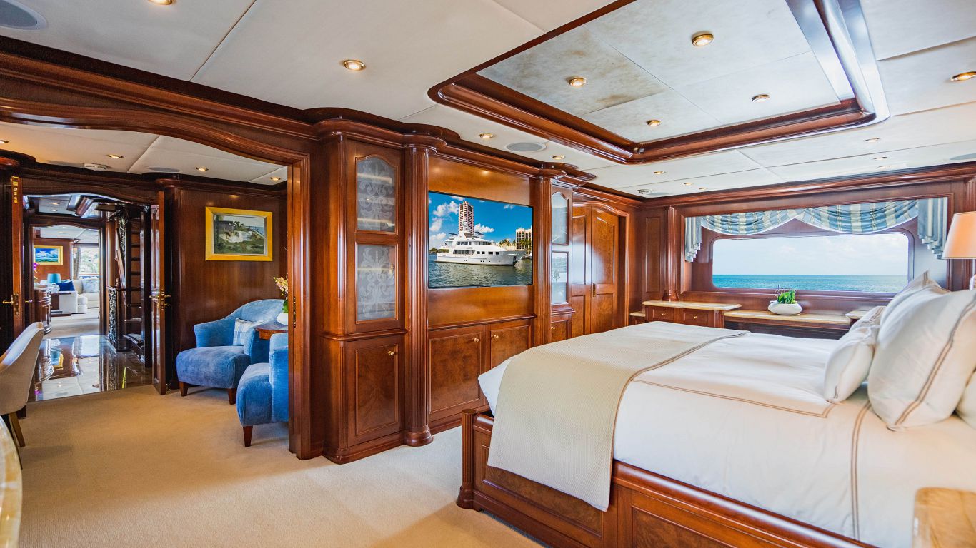 402 Masters suite.jpg