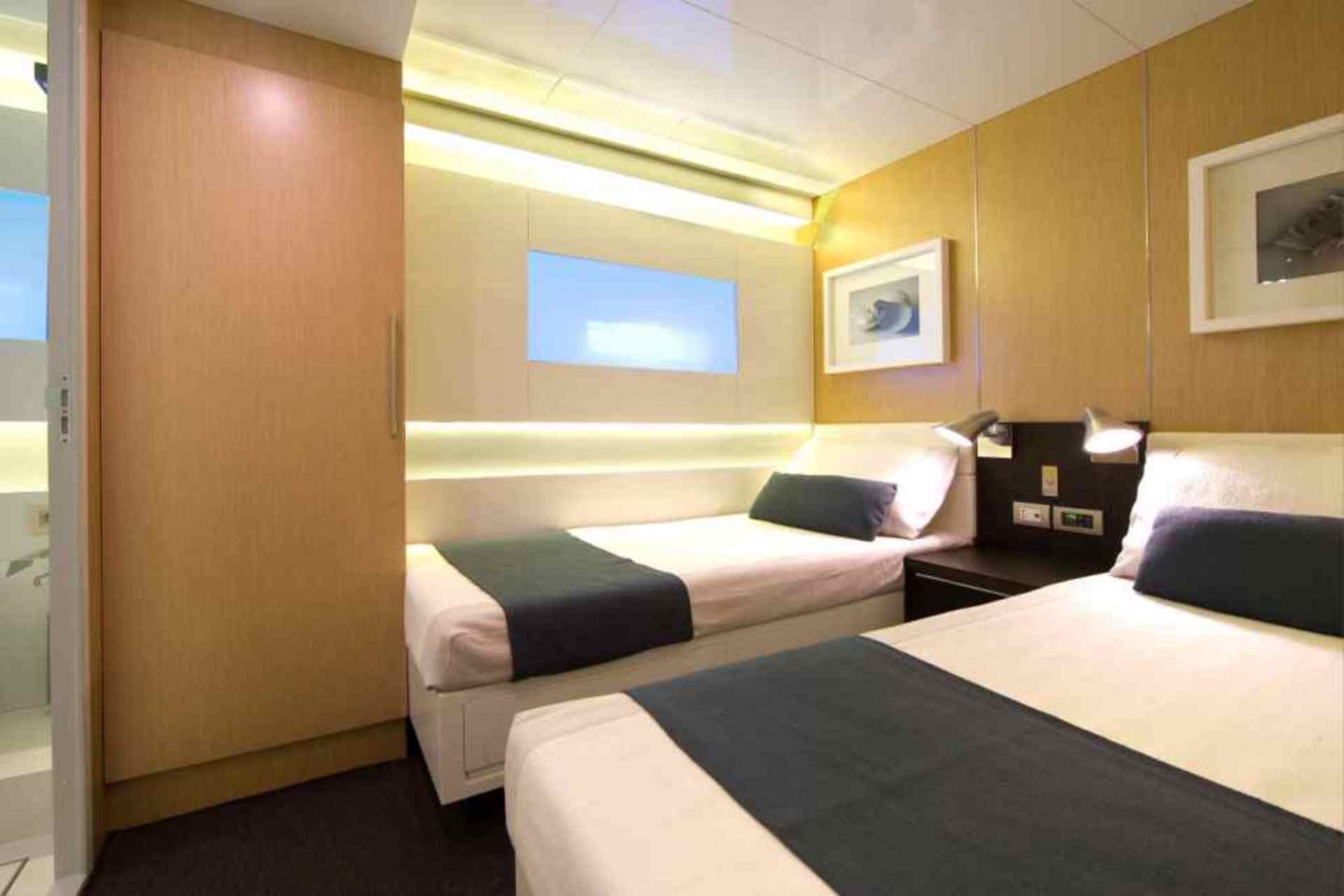 402 Twin suite.jpg