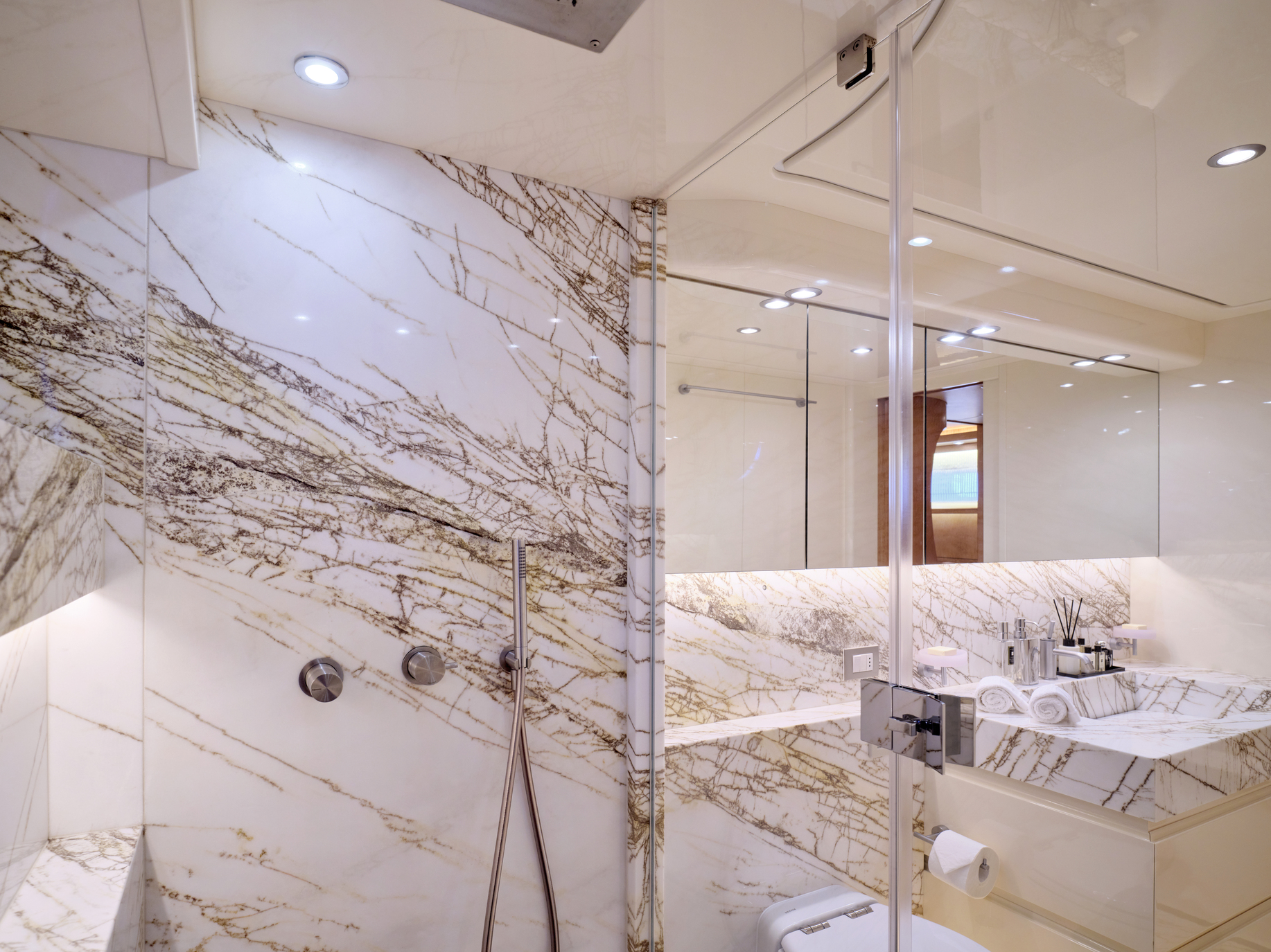 403 Master suite bathroom.jpg