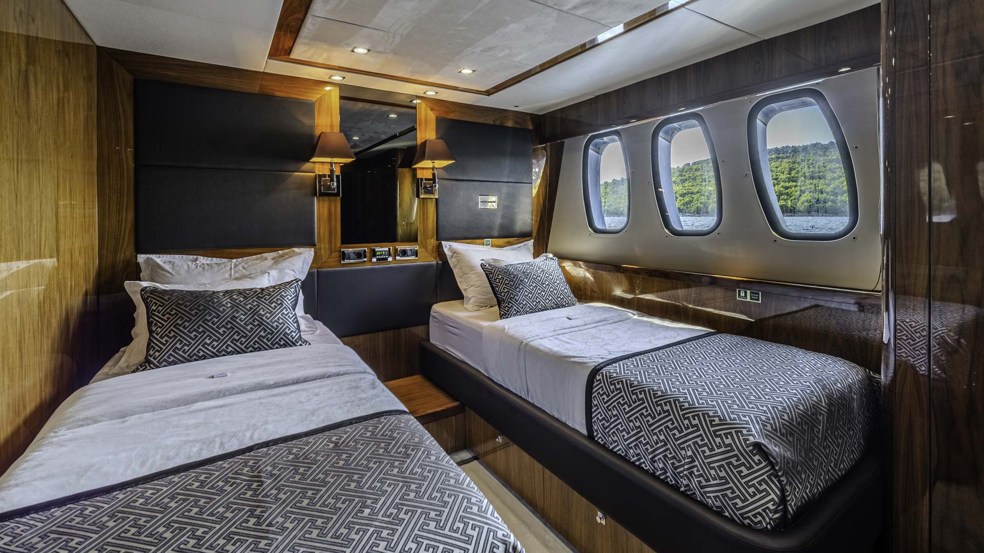407 Twin suite.jpg