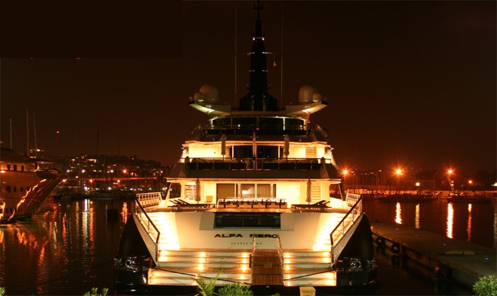 ALFA NERO by night.jpg