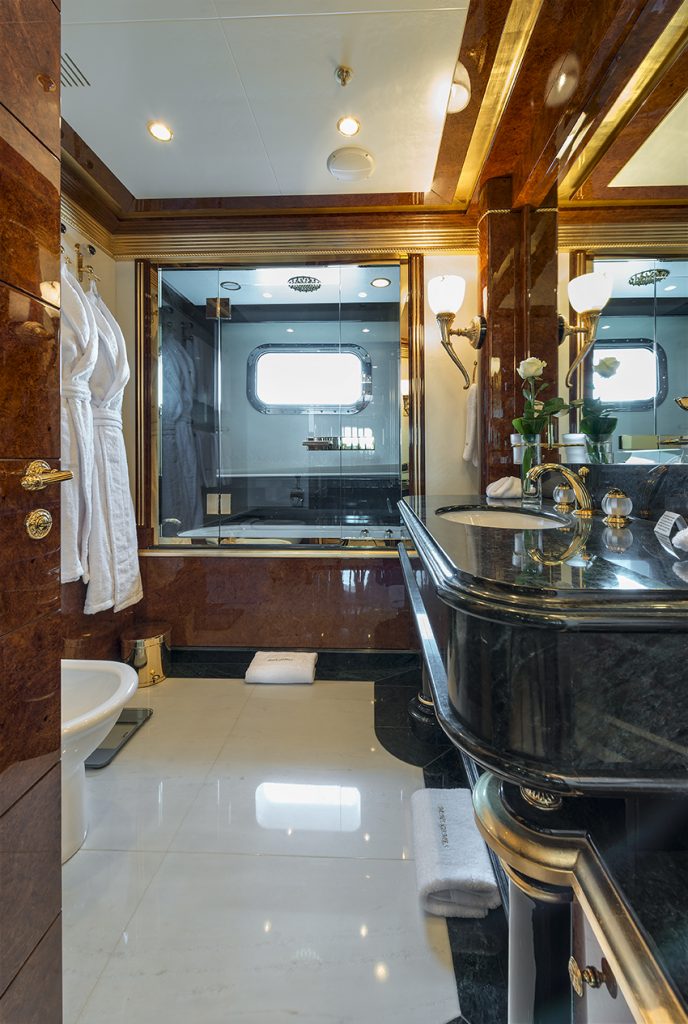 Ensuite 5.jpg