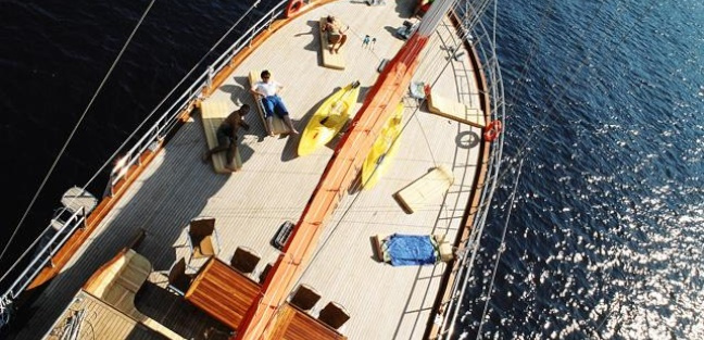 QUASART-foredeck.jpg