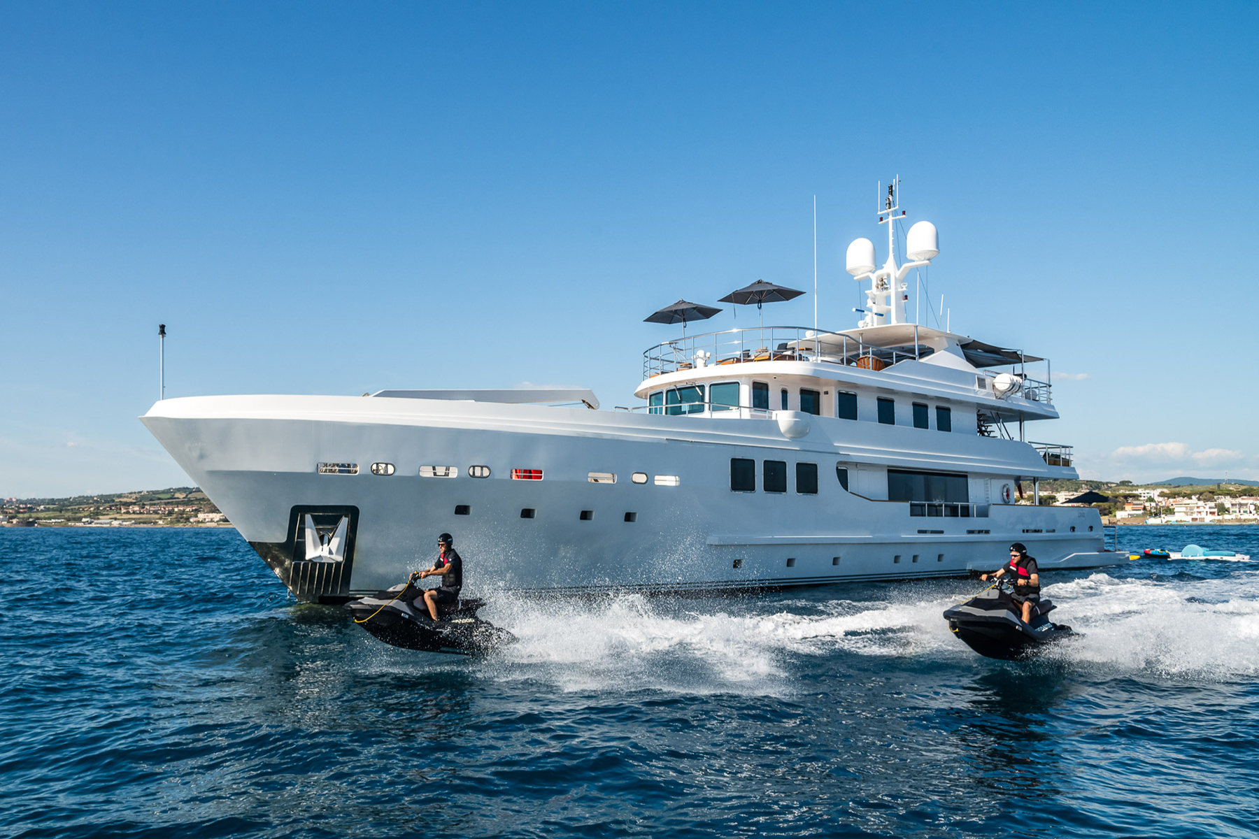 R23 superyacht.jpg