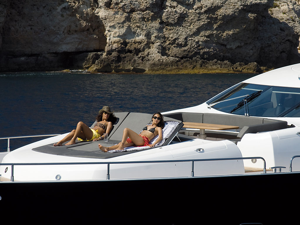 Sunseeker Predator 92 -  Sunpads on Foredeck.jpg