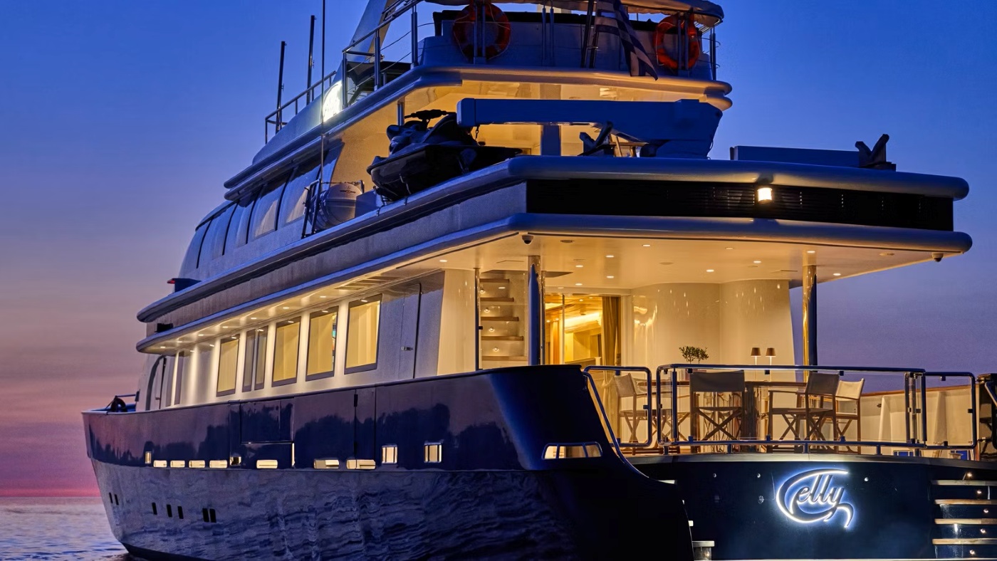 Superyacht GELLY.jpg