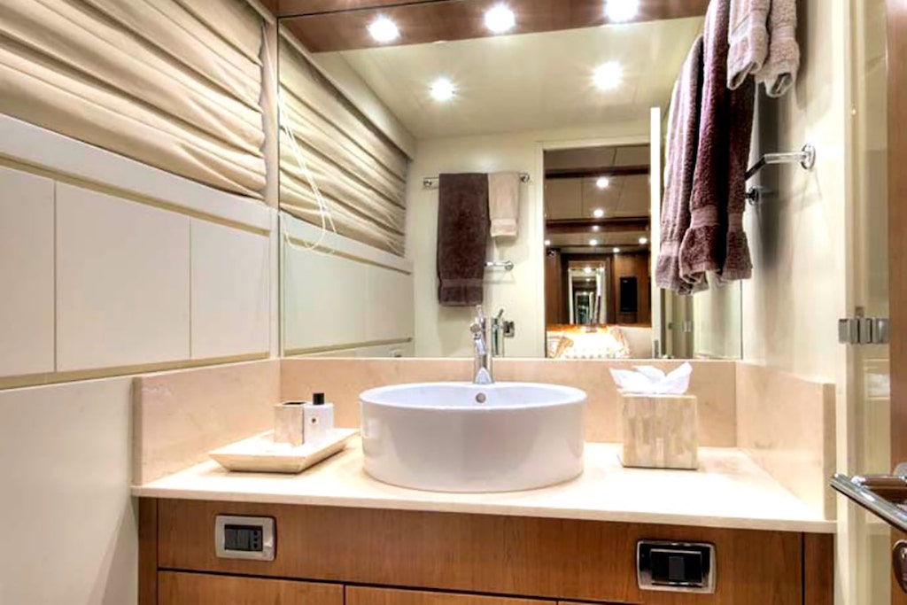 VIP ensuite 160.jpg