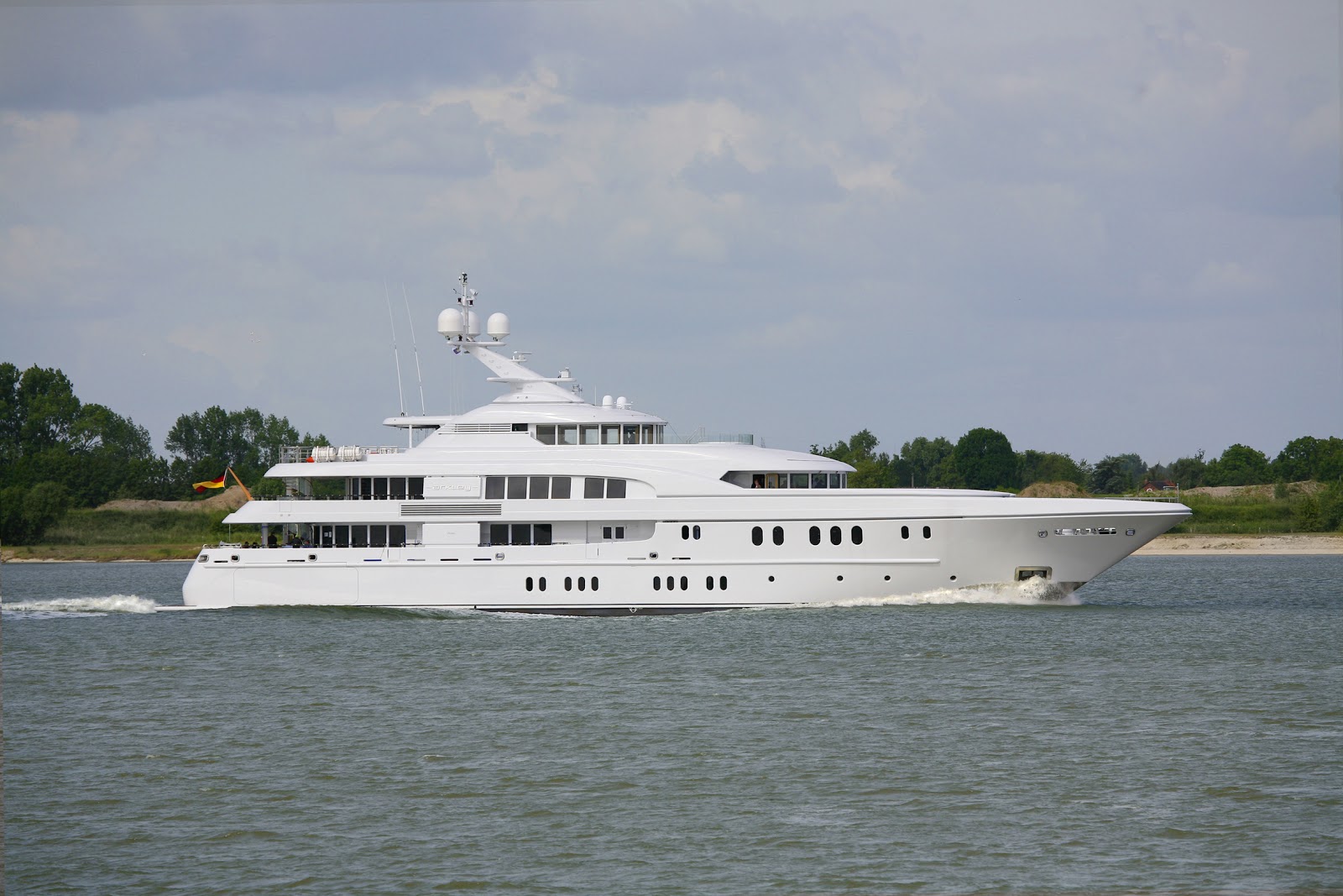 Yacht CAIPIRINHA by Lurssen - Underway 2.jpg