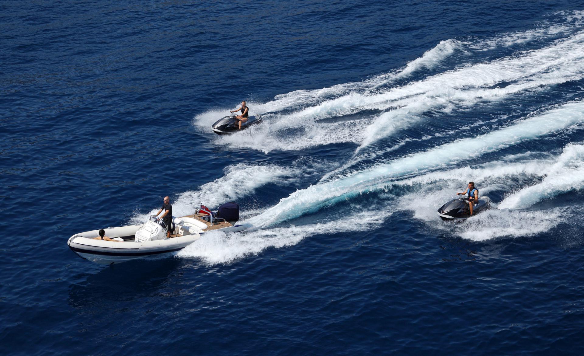 Yacht CAPRI by Lurssen - water toys.jpg