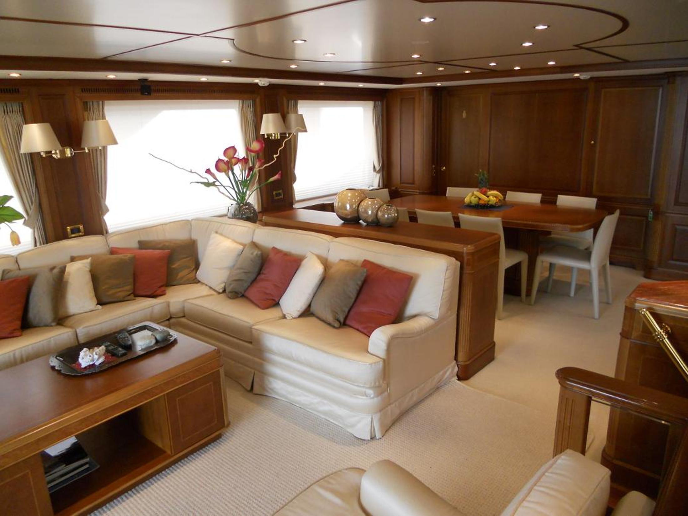 Yacht ENIGMA by Benetti salon 3.jpg