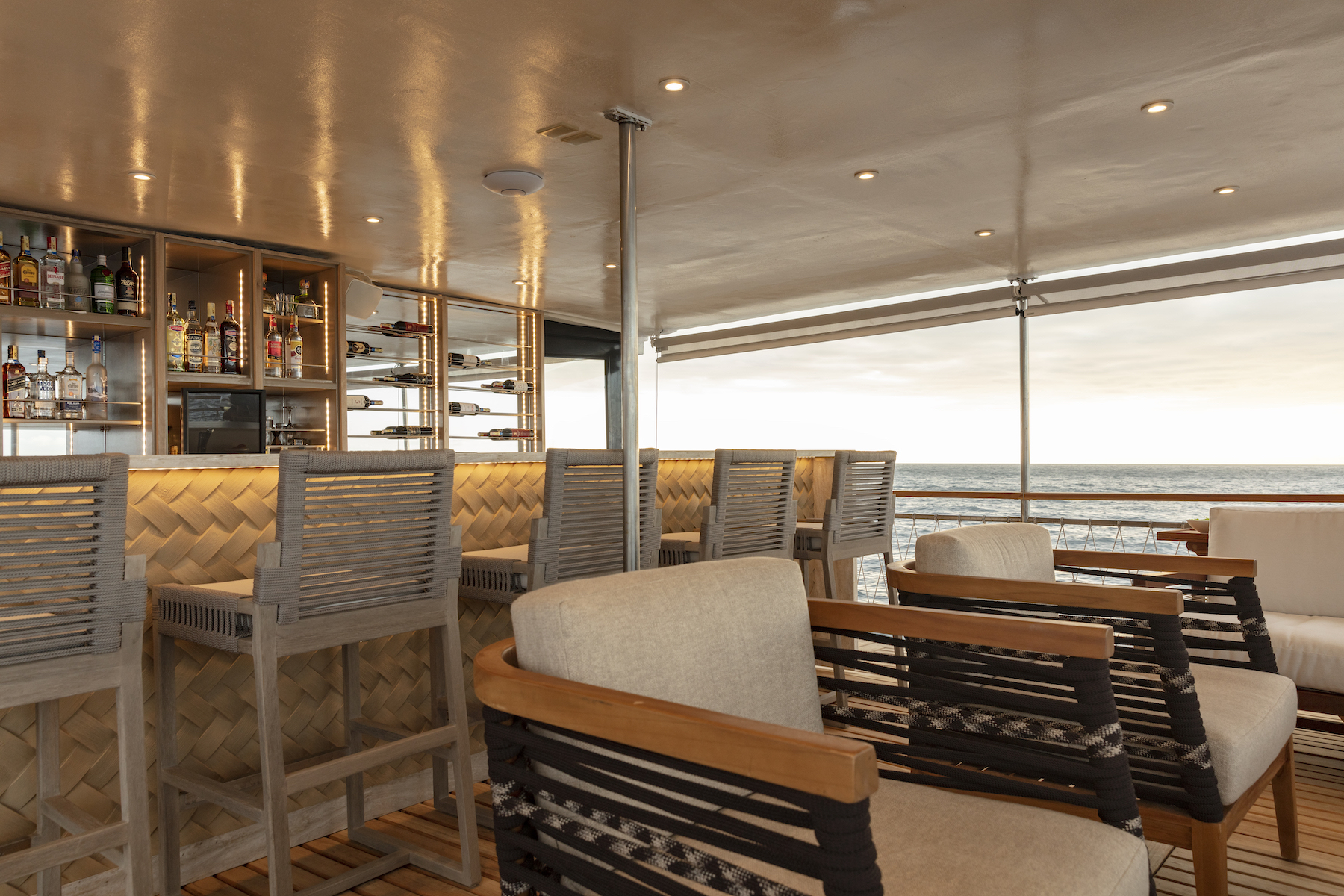 al fresco bar area.jpg