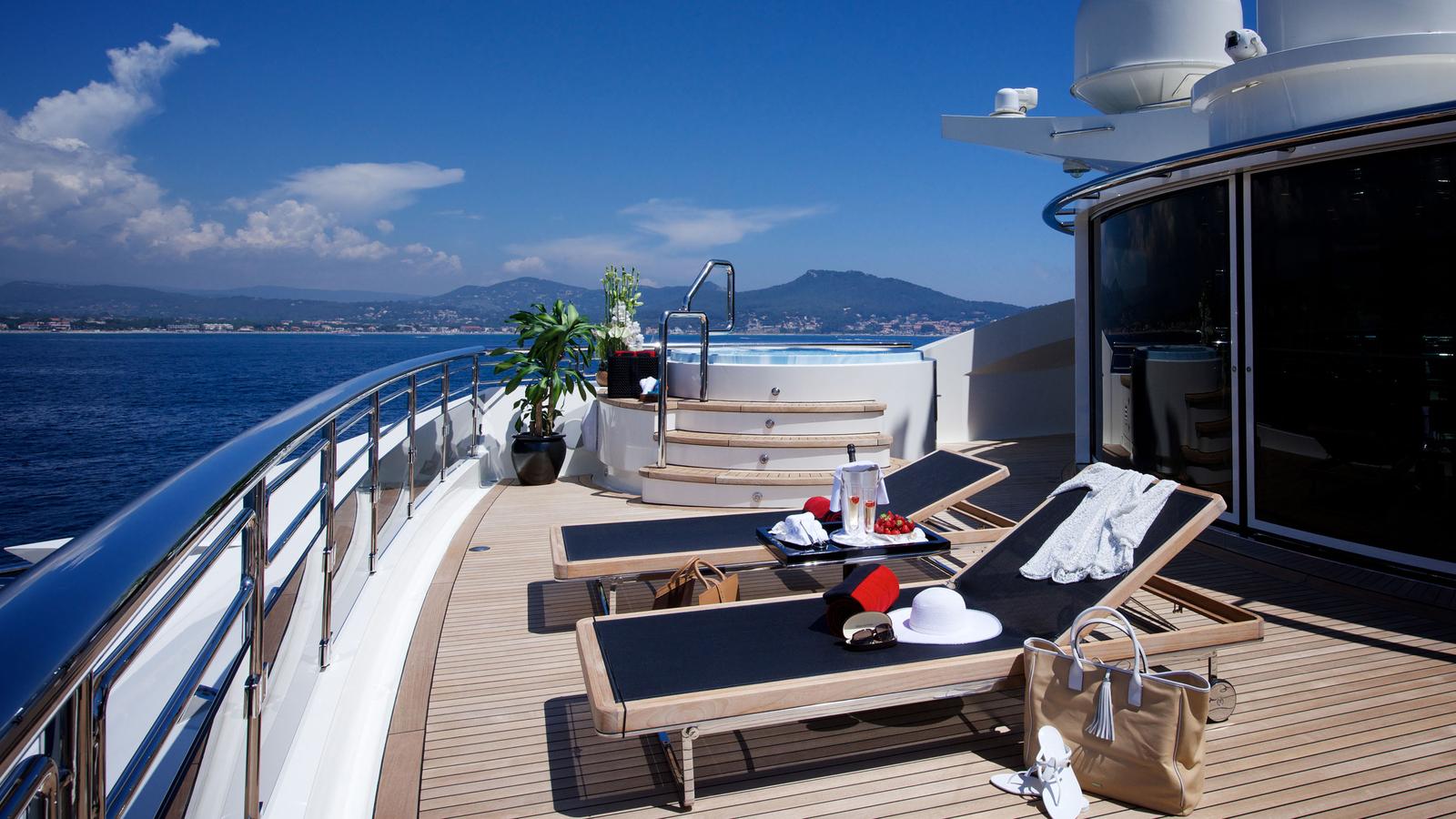 alfa-nero-oceanco-sun deck.jpg