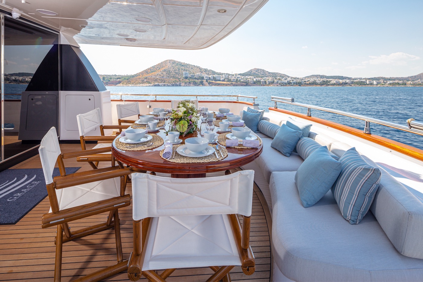 alfresco dining set up.jpg