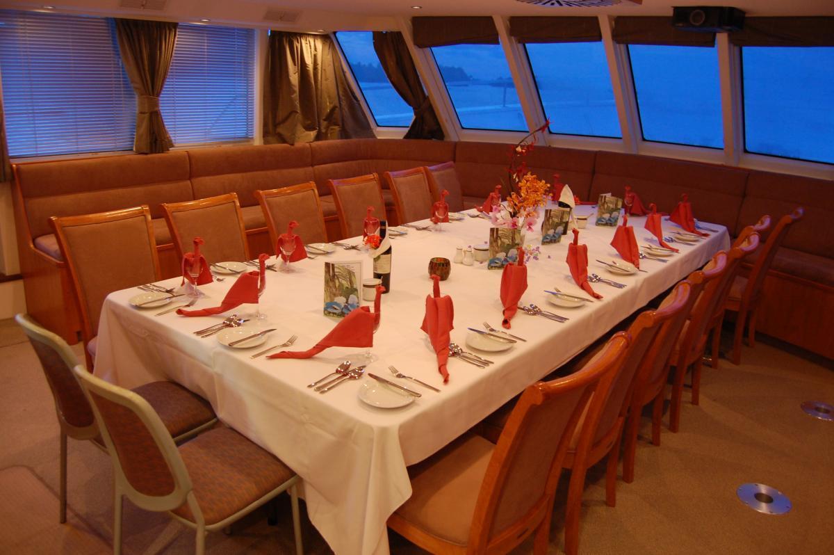 dining room centre table setting.jpg