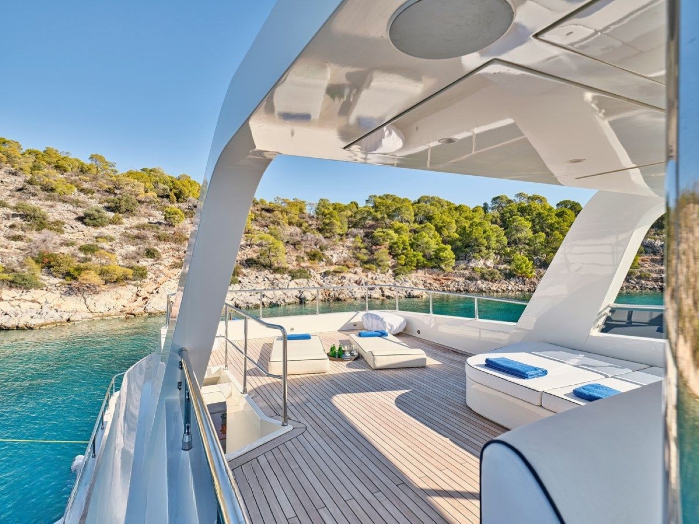 exterior relaxation area with sea views 01.jpg