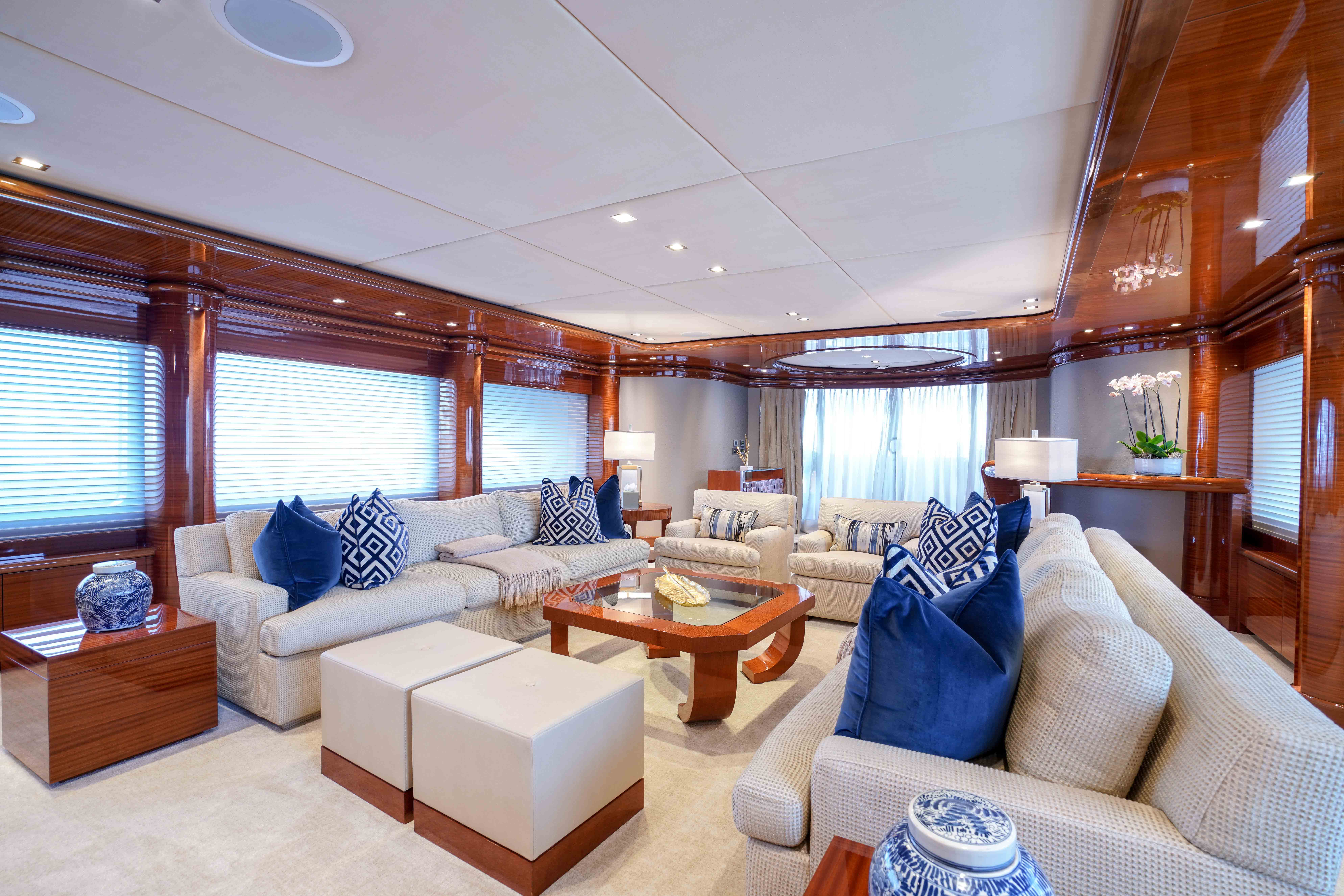 main saloon aft.jpg