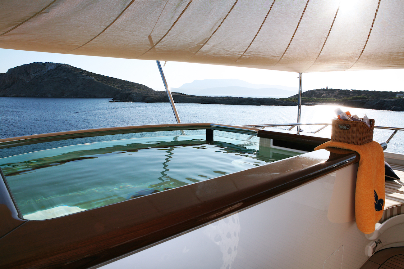 plunge pool on sun deck.jpg