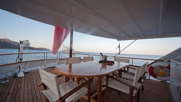 [23m-Yacht-DERAMORE]-6205-74.jpg