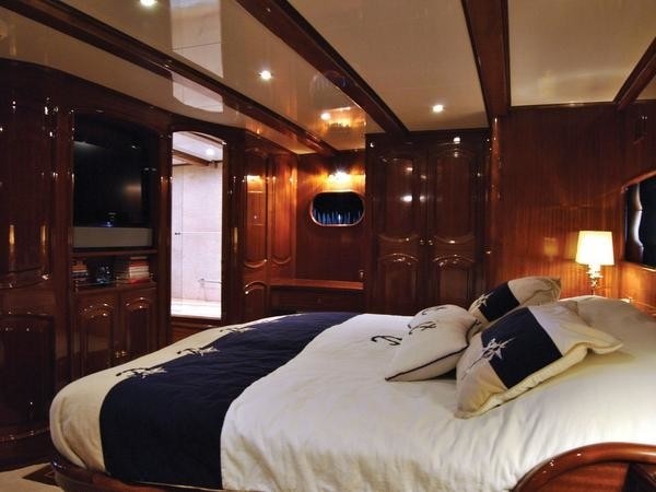 [34m-Yacht-BLUE-EYES]-6795-112.jpg