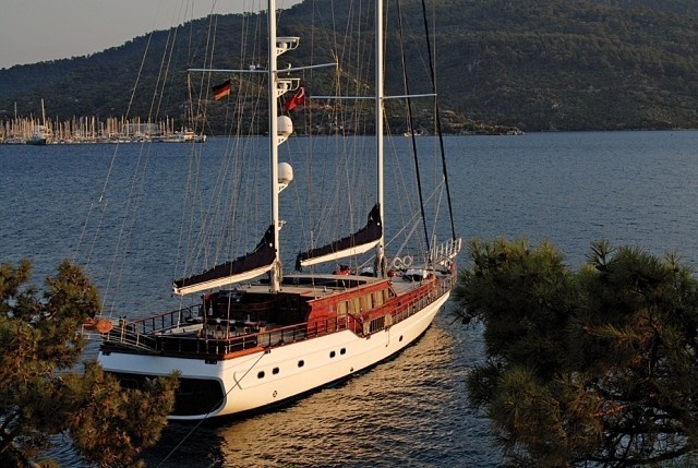 [34m-Yacht-BLUE-EYES]-6795-123.jpg