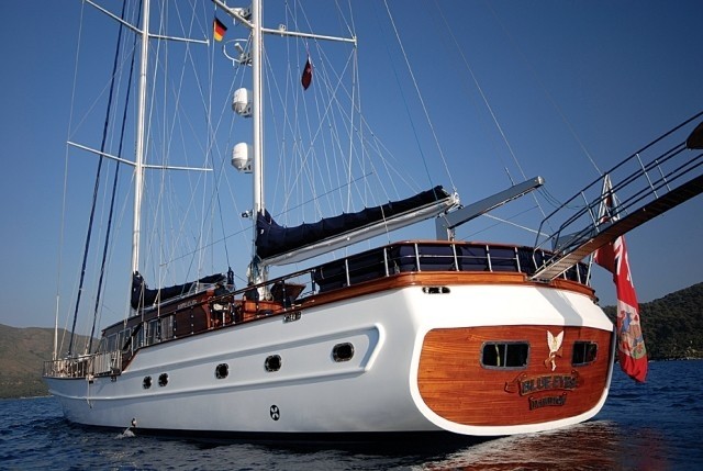 [34m-Yacht-BLUE-EYES]-6795-131.jpg
