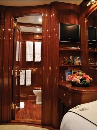 [34m-Yacht-BLUE-EYES]-6795-134.jpg