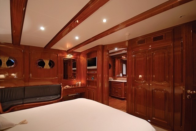 [34m-Yacht-BLUE-EYES]-6795-162.jpg