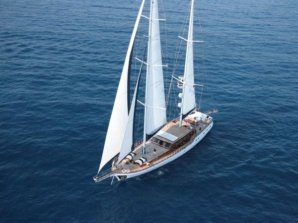 [34m-Yacht-BLUE-EYES]-6795-168.jpg