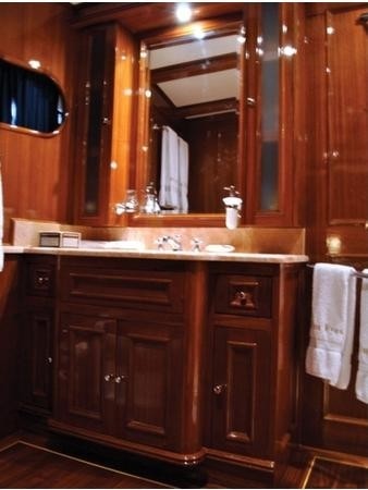 [34m-Yacht-BLUE-EYES]-6795-180.jpg