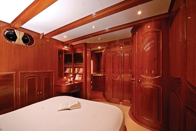 [34m-Yacht-BLUE-EYES]-6795-208.jpg