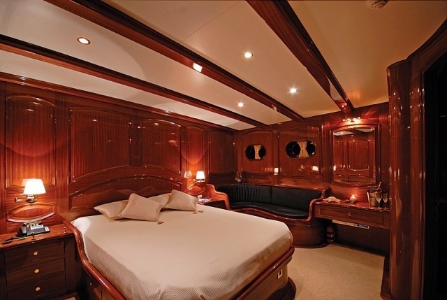 [34m-Yacht-BLUE-EYES]-6795-23.jpg