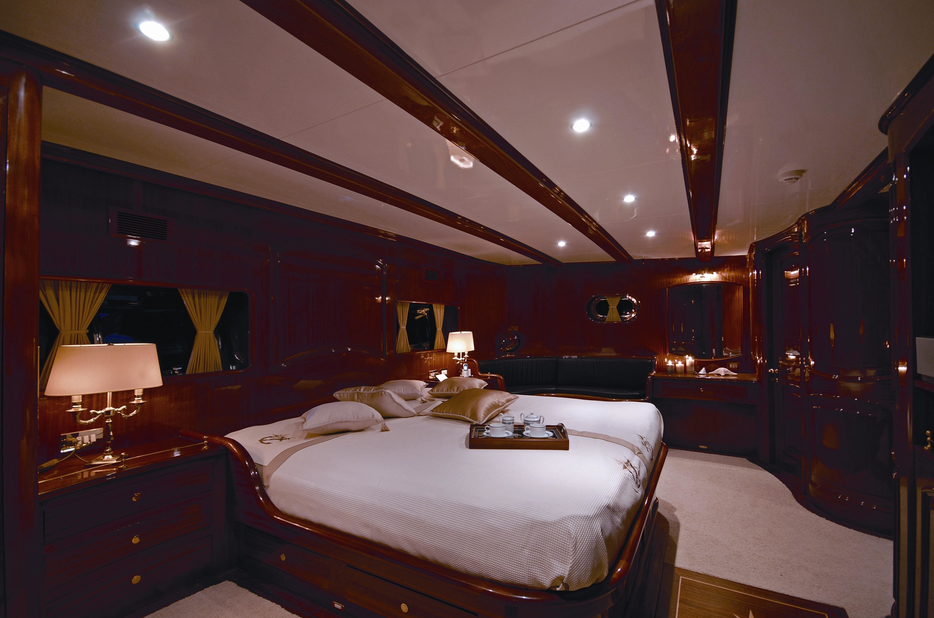 [34m-Yacht-BLUE-EYES]-6795-32.jpg