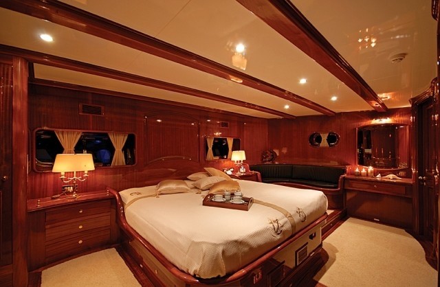 [34m-Yacht-BLUE-EYES]-6795-70.jpg