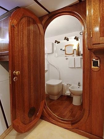 [35m-Yacht-BUENA-CHICA]-6596-136.jpg