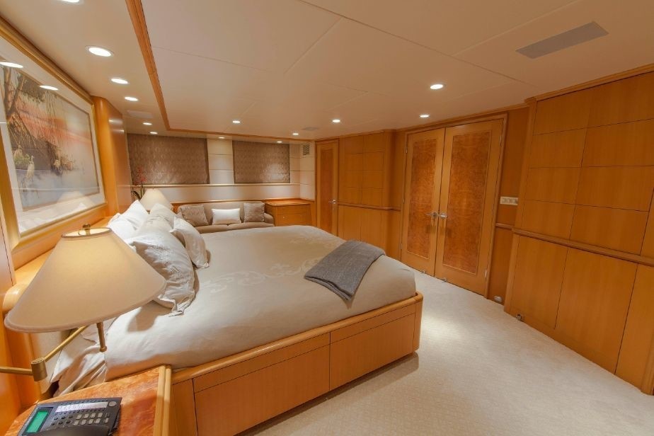 [37m-Yacht-LOOSE-ENDS]-6204-111.jpg