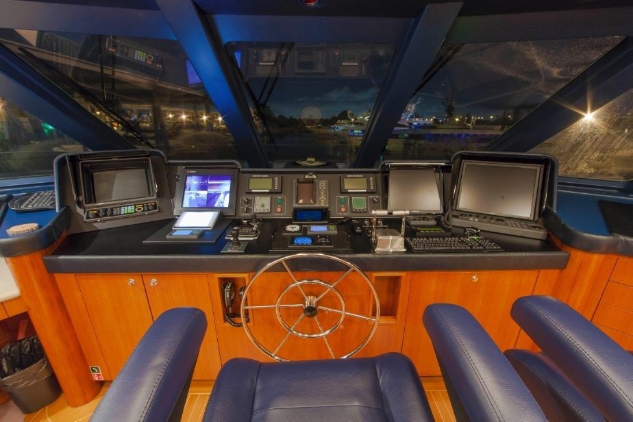 [37m-Yacht-LOOSE-ENDS]-6204-114.jpg