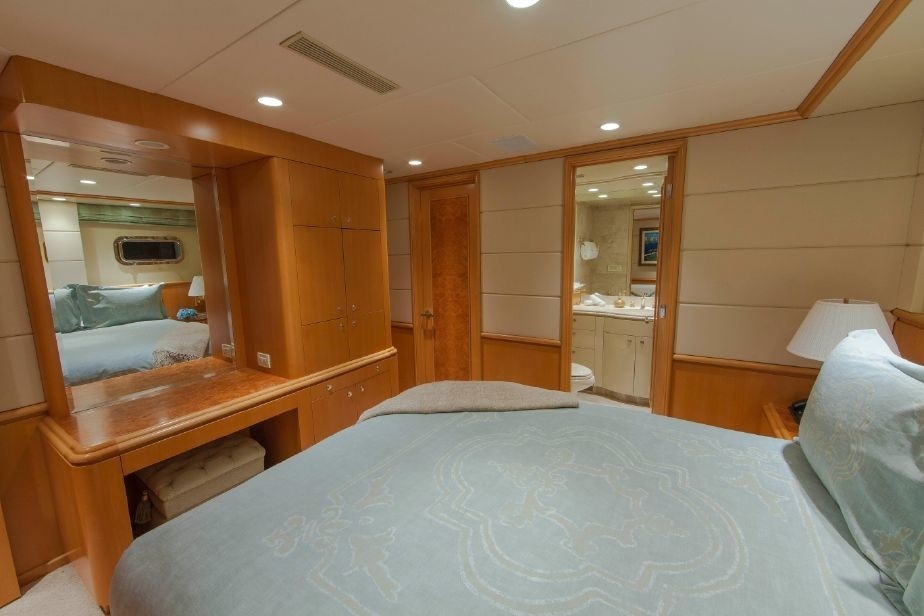 [37m-Yacht-LOOSE-ENDS]-6204-154.jpg