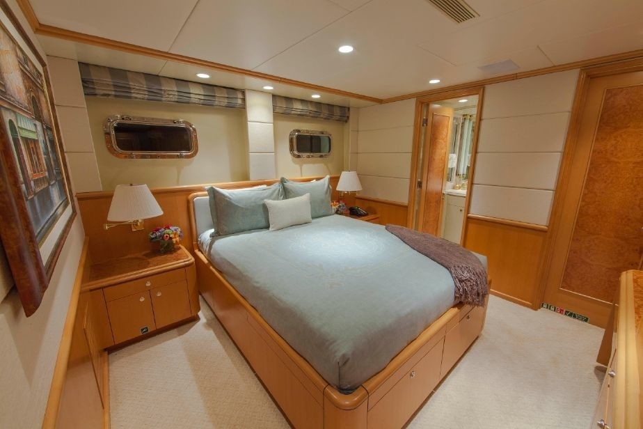 [37m-Yacht-LOOSE-ENDS]-6204-178.jpg