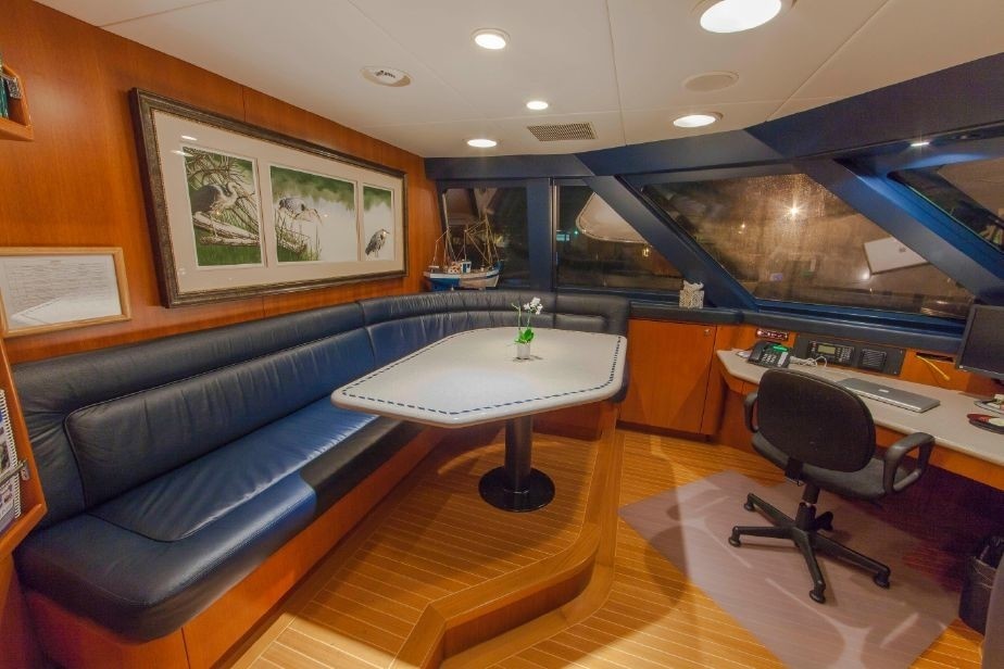 [37m-Yacht-LOOSE-ENDS]-6204-193.jpg