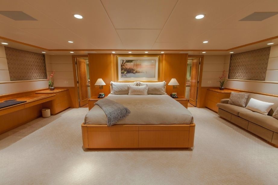 [37m-Yacht-LOOSE-ENDS]-6204-30.jpg