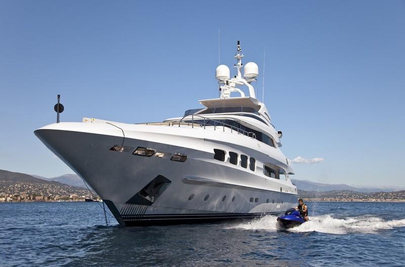 [40m-Yacht-MANIFIQ]-6421-48.jpg