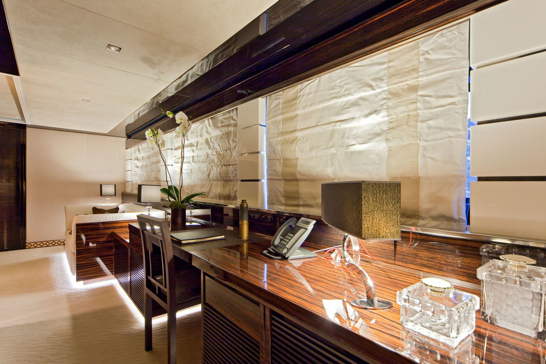 [40m-Yacht-MANIFIQ]-6421-50.jpg