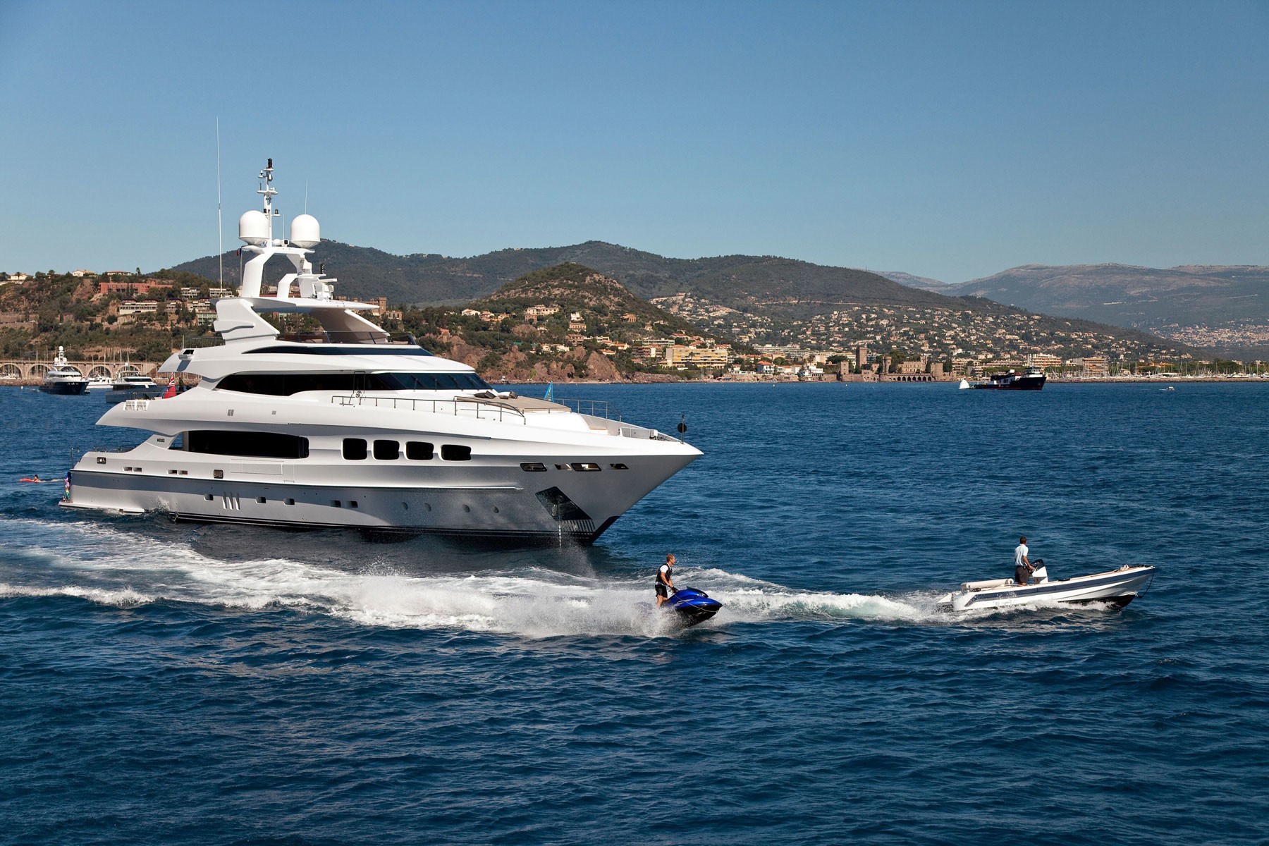 [40m-Yacht-MANIFIQ]-6421-99.jpg