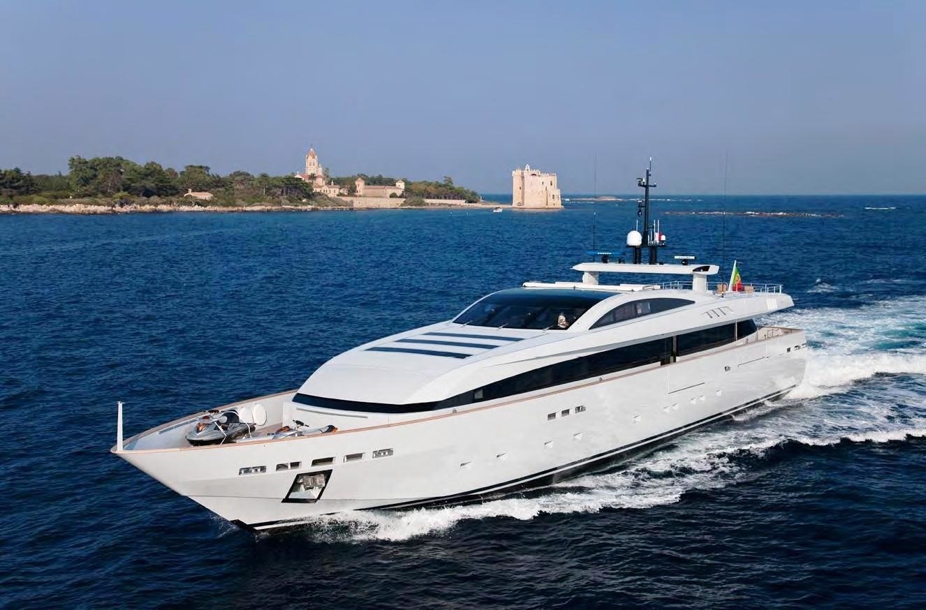 [44m-Yacht-FAN-TOO]-6061-10.jpg