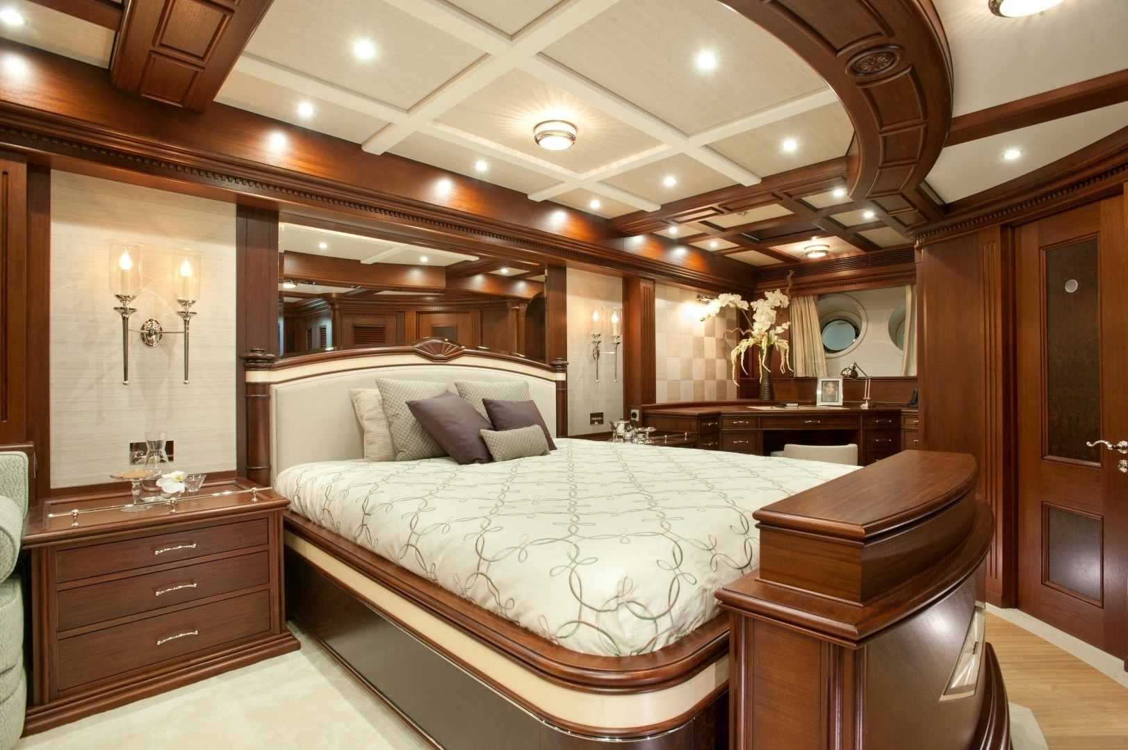 [64m-Yacht-MIKHAIL-S-VORONTSOV]-6335-177.jpg