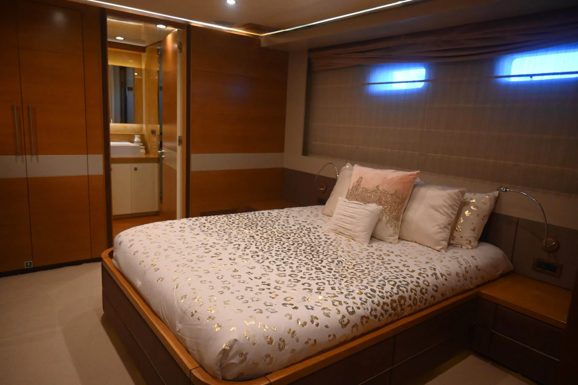 [MOTOR-YACHT-PRIMADONNA]-6080-1.png